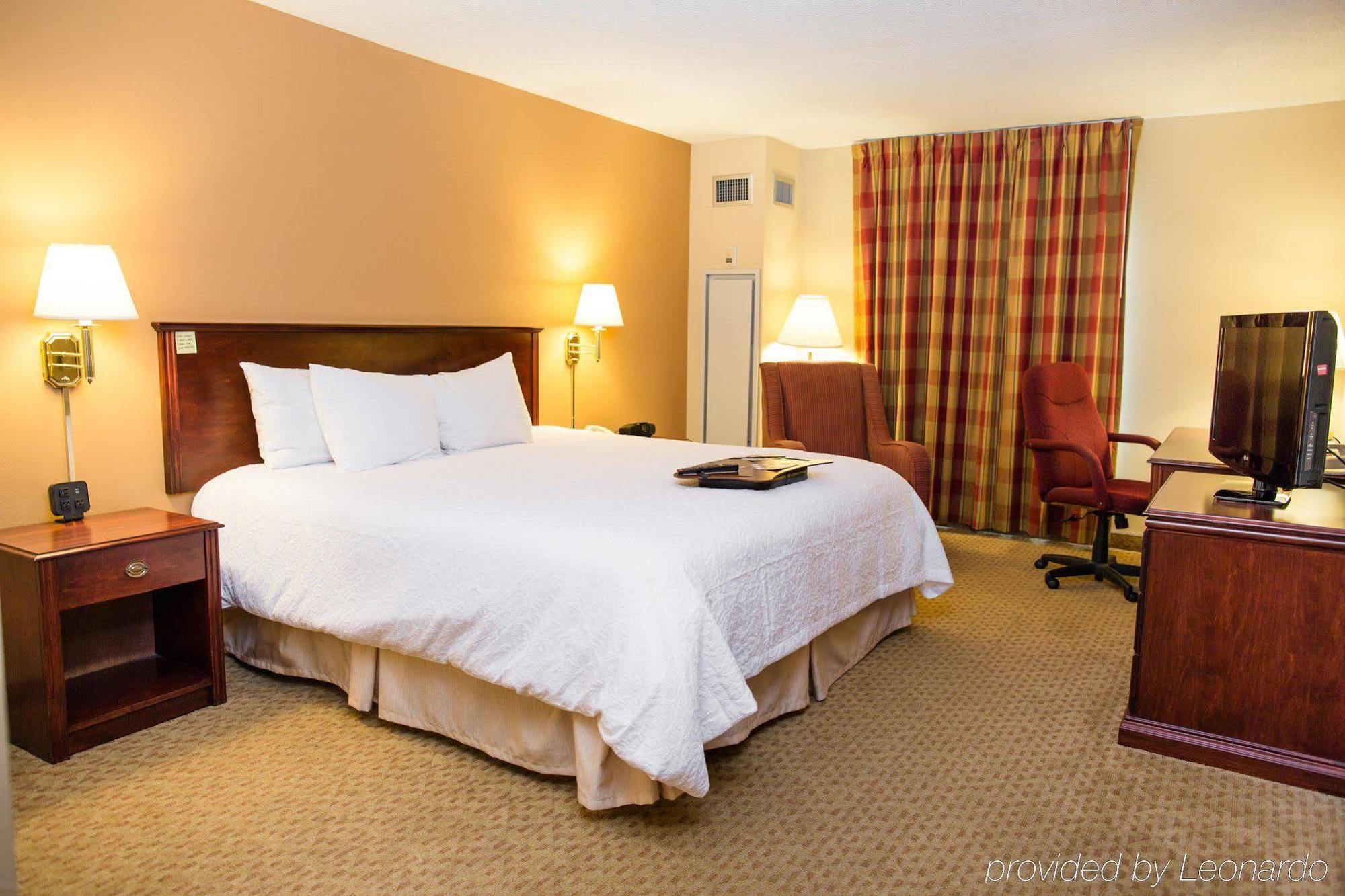 Hampton Inn Columbus-North Exterior foto